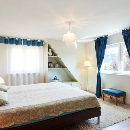 Apartment Quiet & Residential Street 4 Bedrooms *