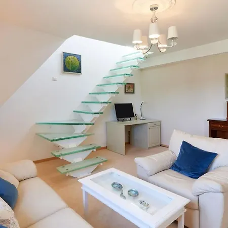 Quiet & Residential Street 4 Bedrooms Appartement *