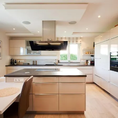 Quiet & Residential Street 4 Bedrooms Appartement *
